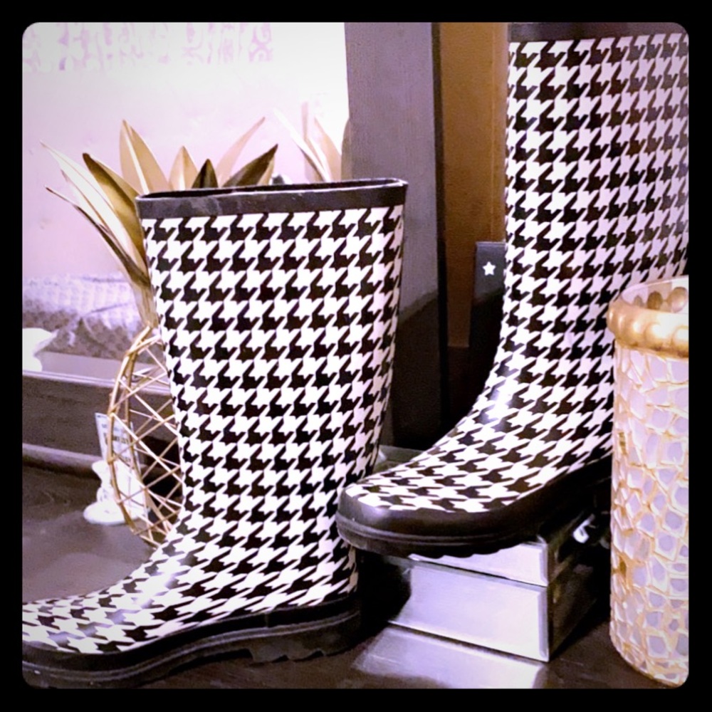 💎 Houndstooth rain boots